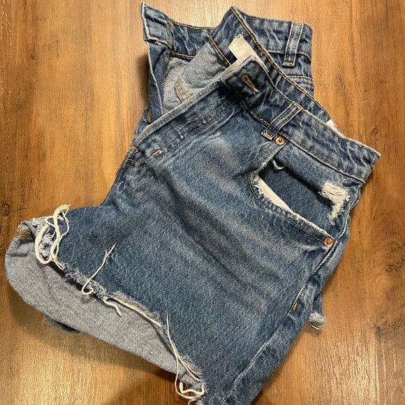 Ripped high rise denim shorts - Picture 4 of 7